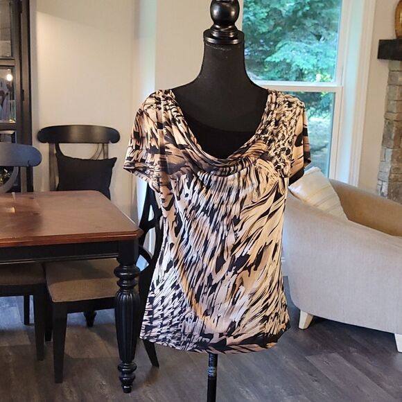 Clear Sky Black and Tan Top - Picture 3 of 7